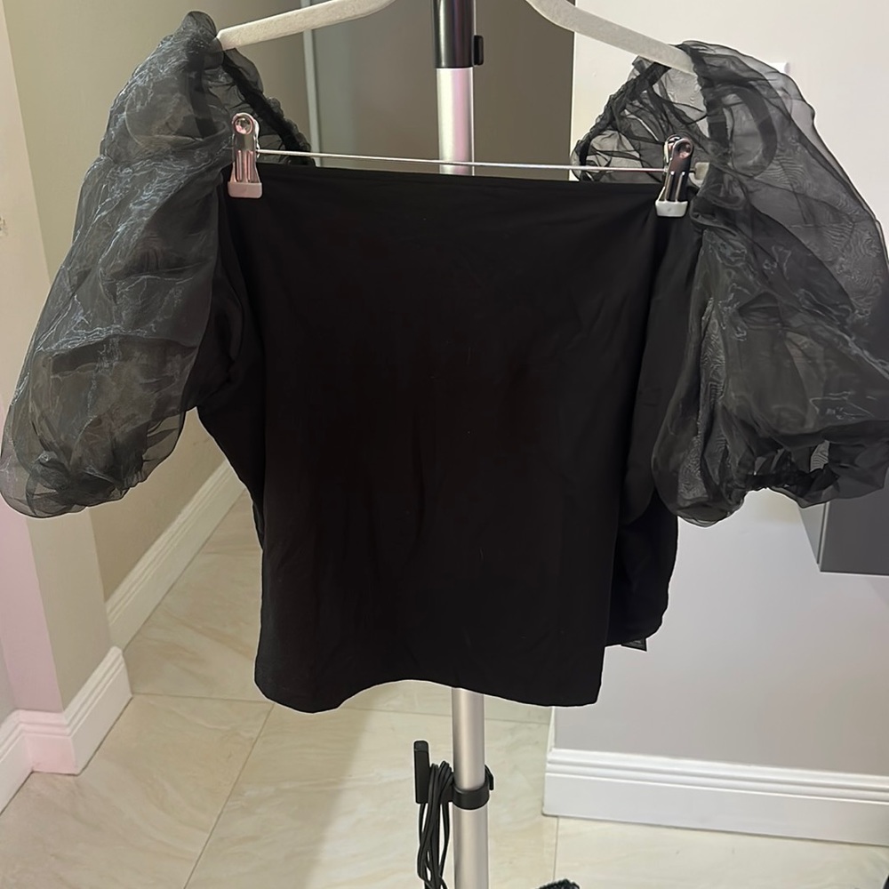 Black crop top with puffy sleeves